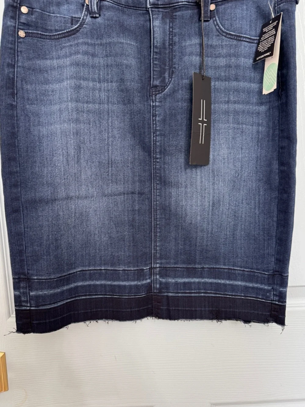 Liverpool Angelique Denim Pencil Skirt 8 29 NWT Stretch Dark Wash 21” Length